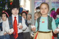 Воспитанники детского сада №8 м.Комрат в канун Нового года по старому стилю поздравили руководство и сотрудников примэрии  Комрата (фоторепортаж)