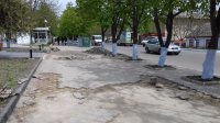 В Комрате проводится ремонт тротуарной плитки