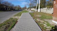 Завершается укладка тротуара на улице Шевченко (фоторепортаж)