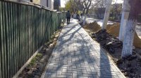 Завершается укладка тротуара на улице Шевченко (фоторепортаж)